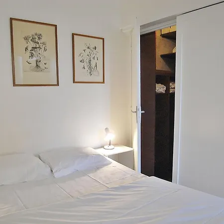 Apartment Lovely Butte-chaumont Paris