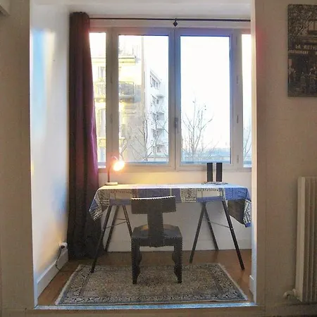 Lovely Butte-chaumont Apartment