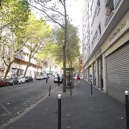 Lovely Butte-chaumont Apartment